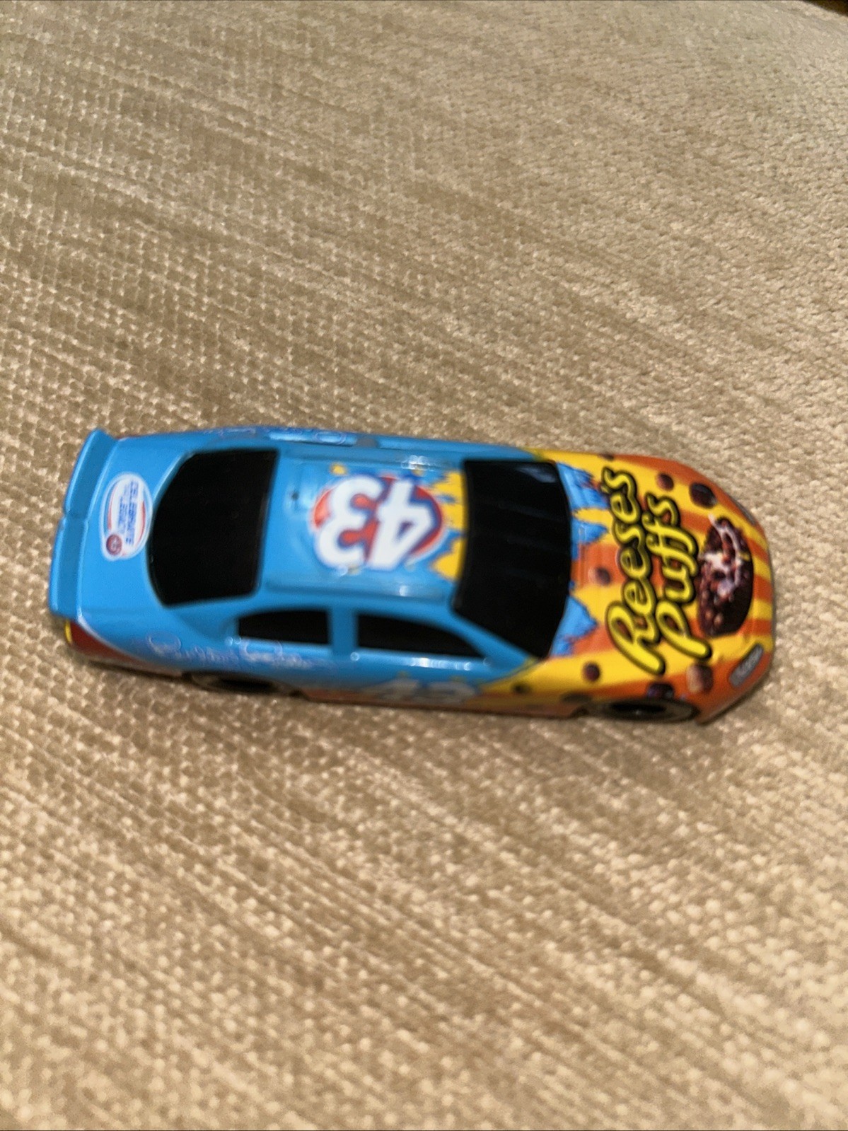 Richard Petty NASCAR 2008 Reese’s Puffs #43 Cereal Promo Diecast Race Car Loose
