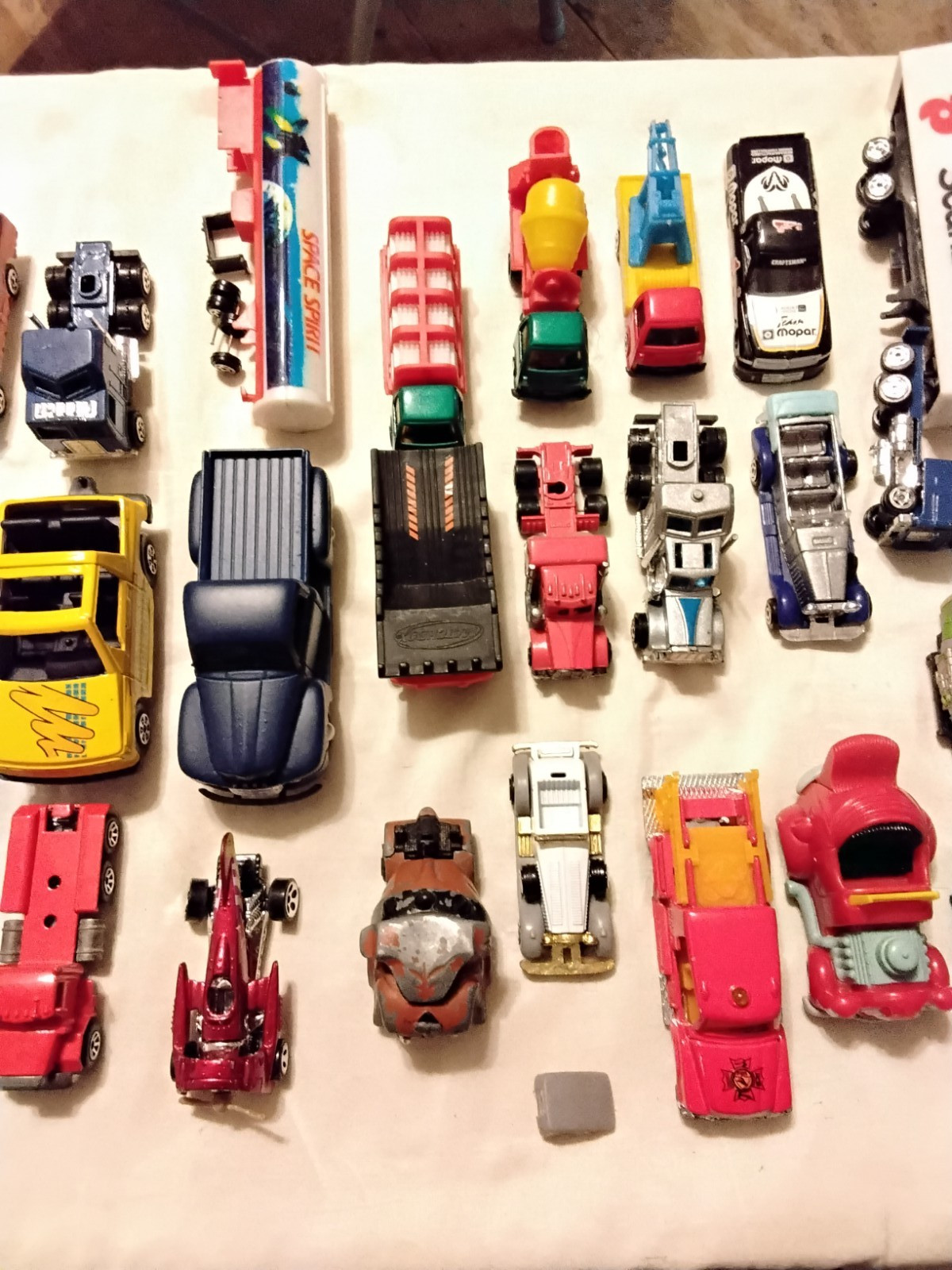 used car lot die cast metal and plastic mix 90s 33pc