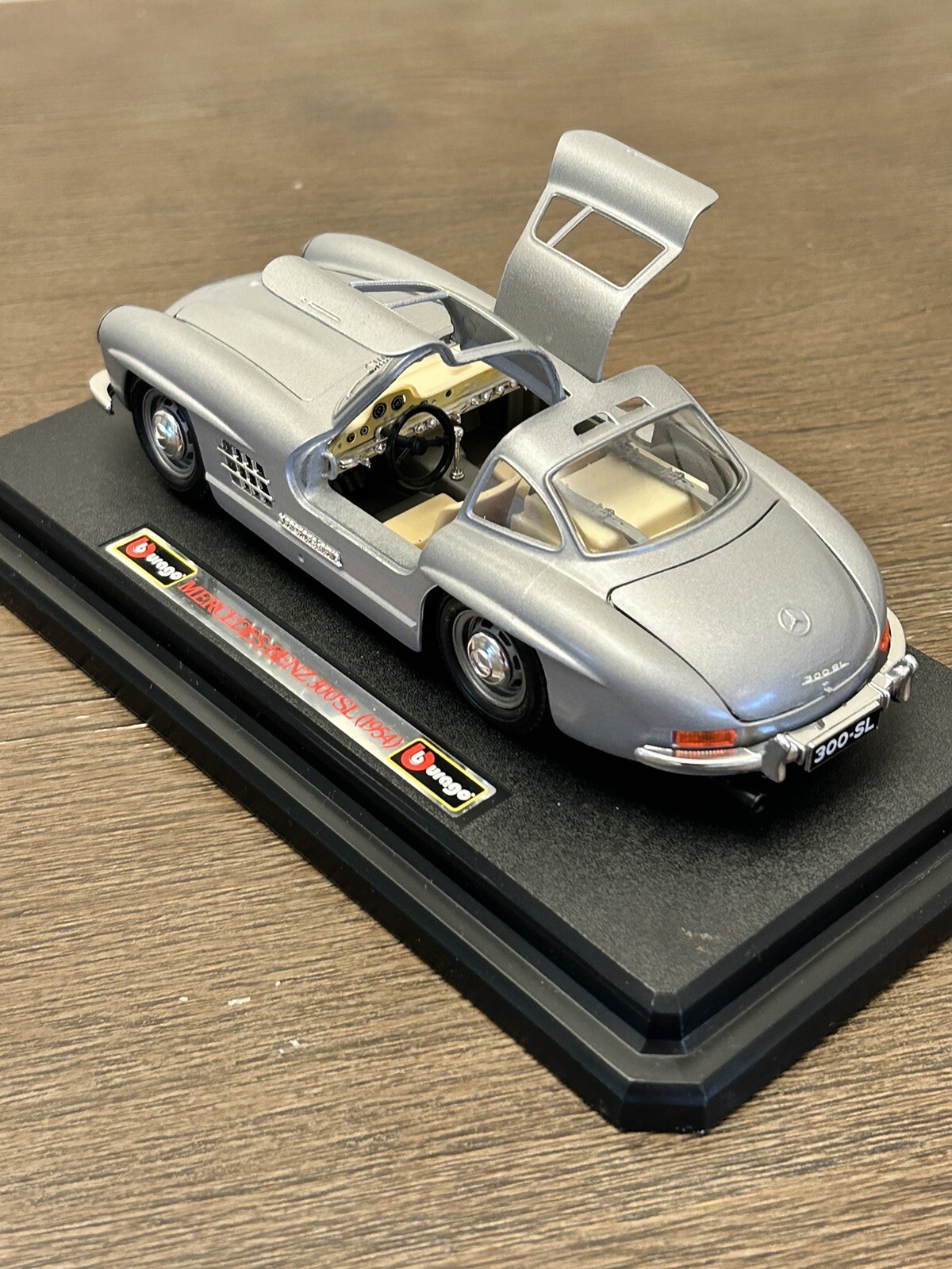 Burago Mercedes Benz 300SL 1954 1/24 Scale Gull Wing Diecast With Stand