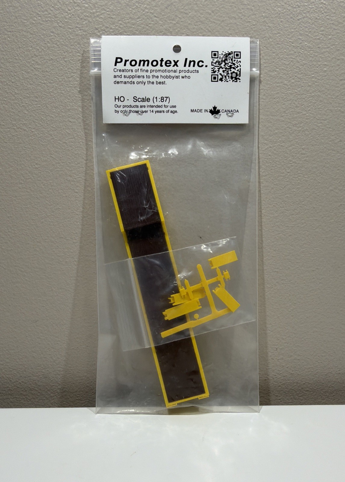 HO 1:87 Promotex # 5482 – 3-axle Equipment Trailer w/ramps – Yellow A45