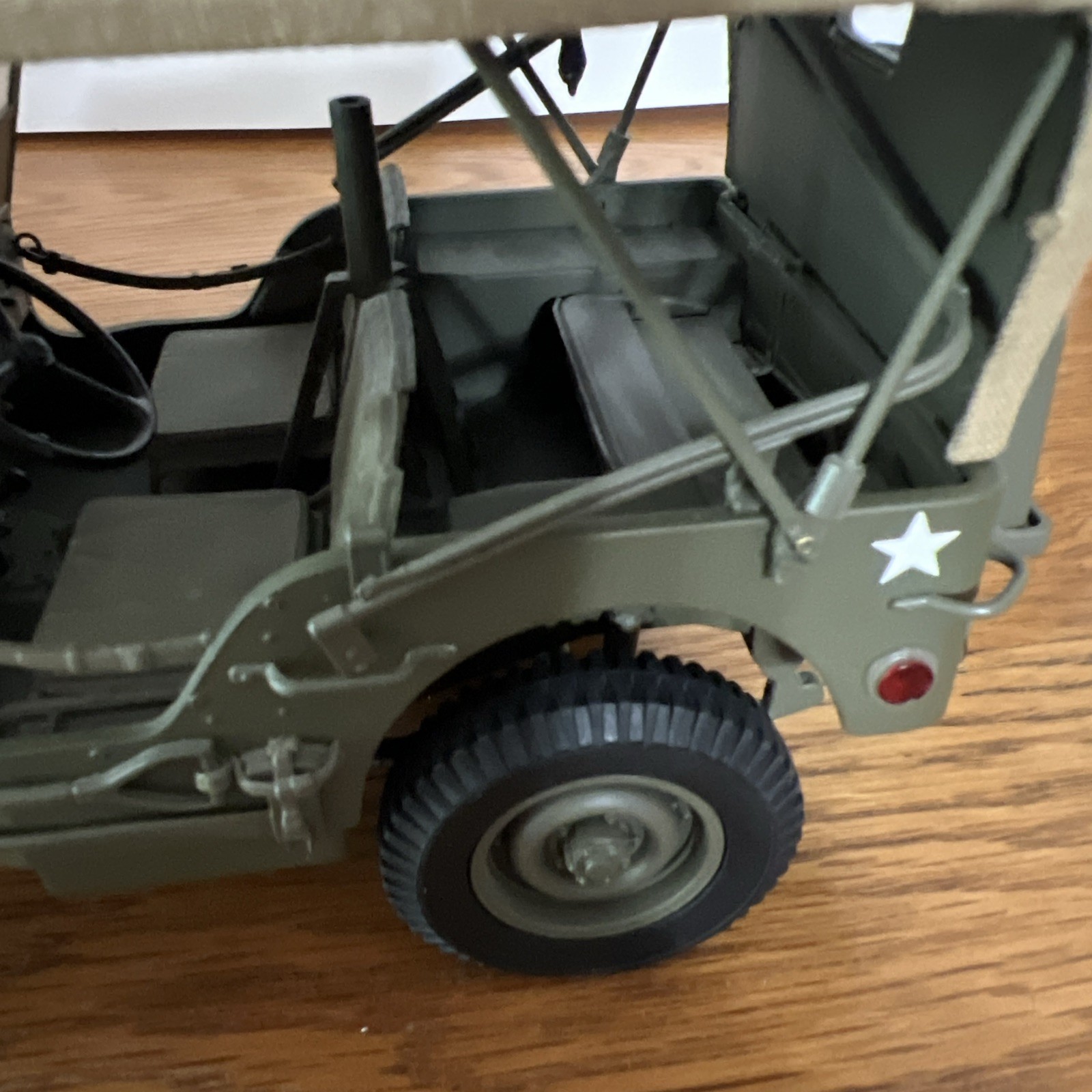 Danbury Mint 1940’s WWII Willy’s MB Scout Army Jeep with Linen Covered Top 1:16