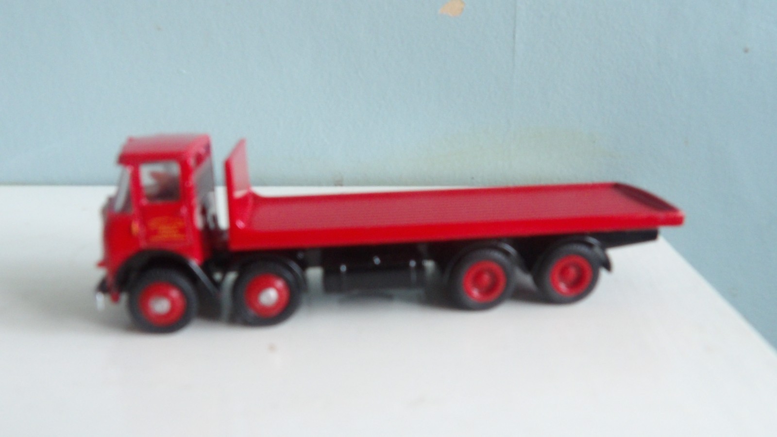 E.F.E. CODE 12802 SUTTONS AND SONS ATKINSON 4 AXLE FLATBED LORRY BOXED.