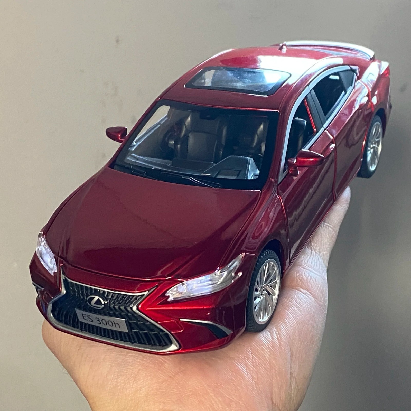 1:24 Lexus ES300 ES300h Alloy Diecast Car Model Sound Light Kid’s Collectibles
