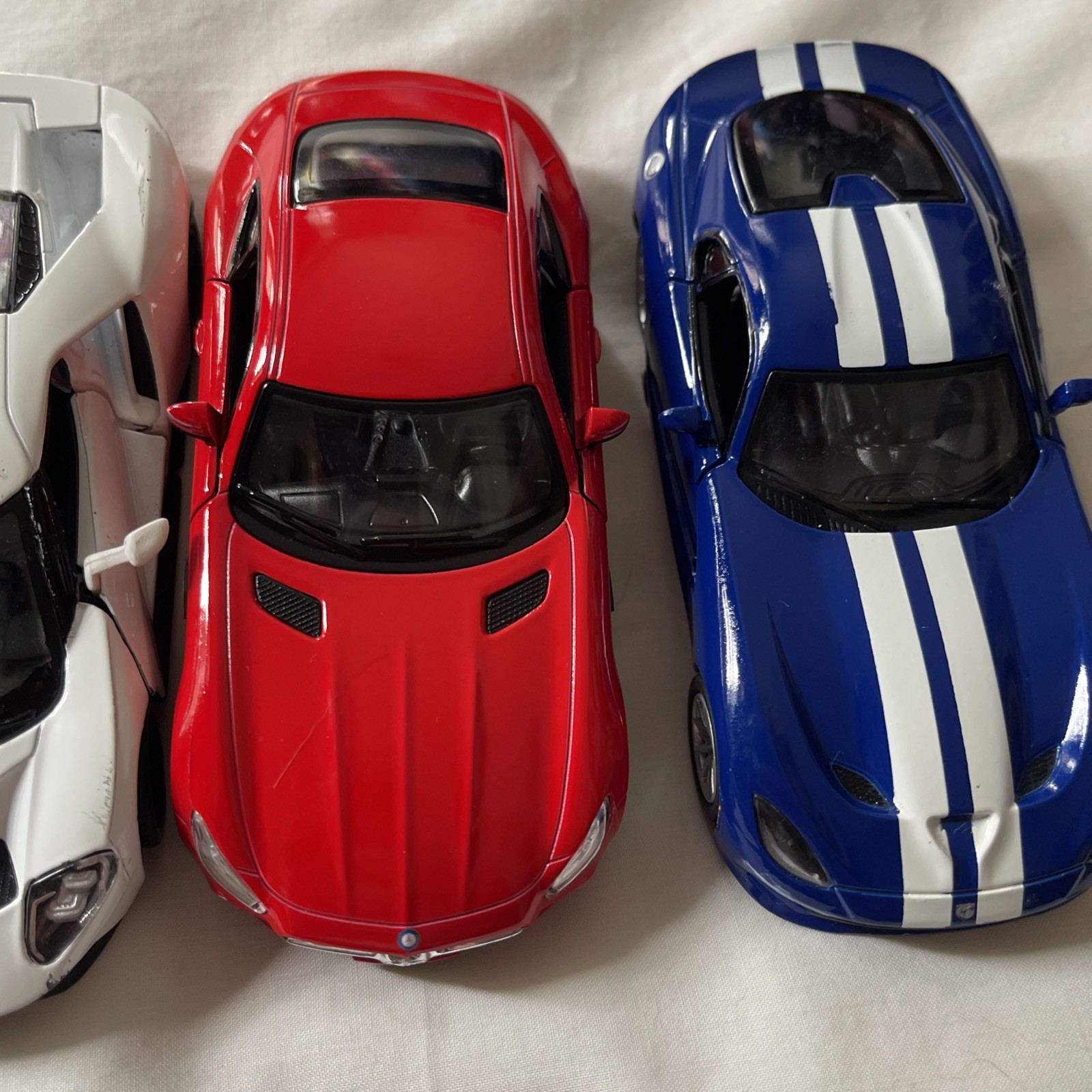 Kintoy Die Cast Cars Mercedes AMG, Viper GTS, 2017 Ford