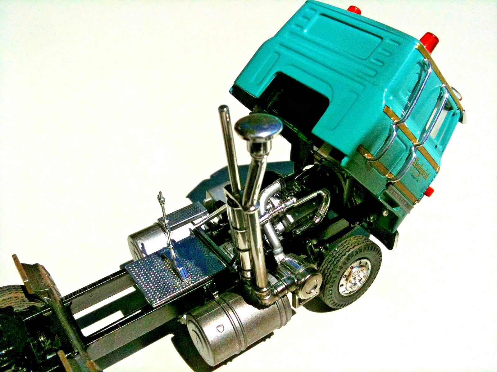 Corgi Heavy Haulers International Transtar with Crushed Car Load 1:50 Scale