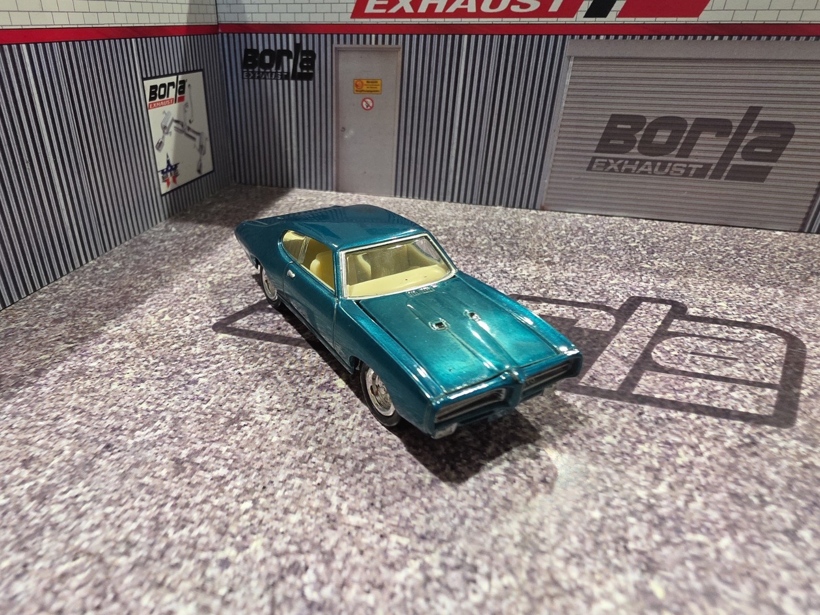 Johnny Lightning 1969 Pontiac GTO Retro Die-Cast Car