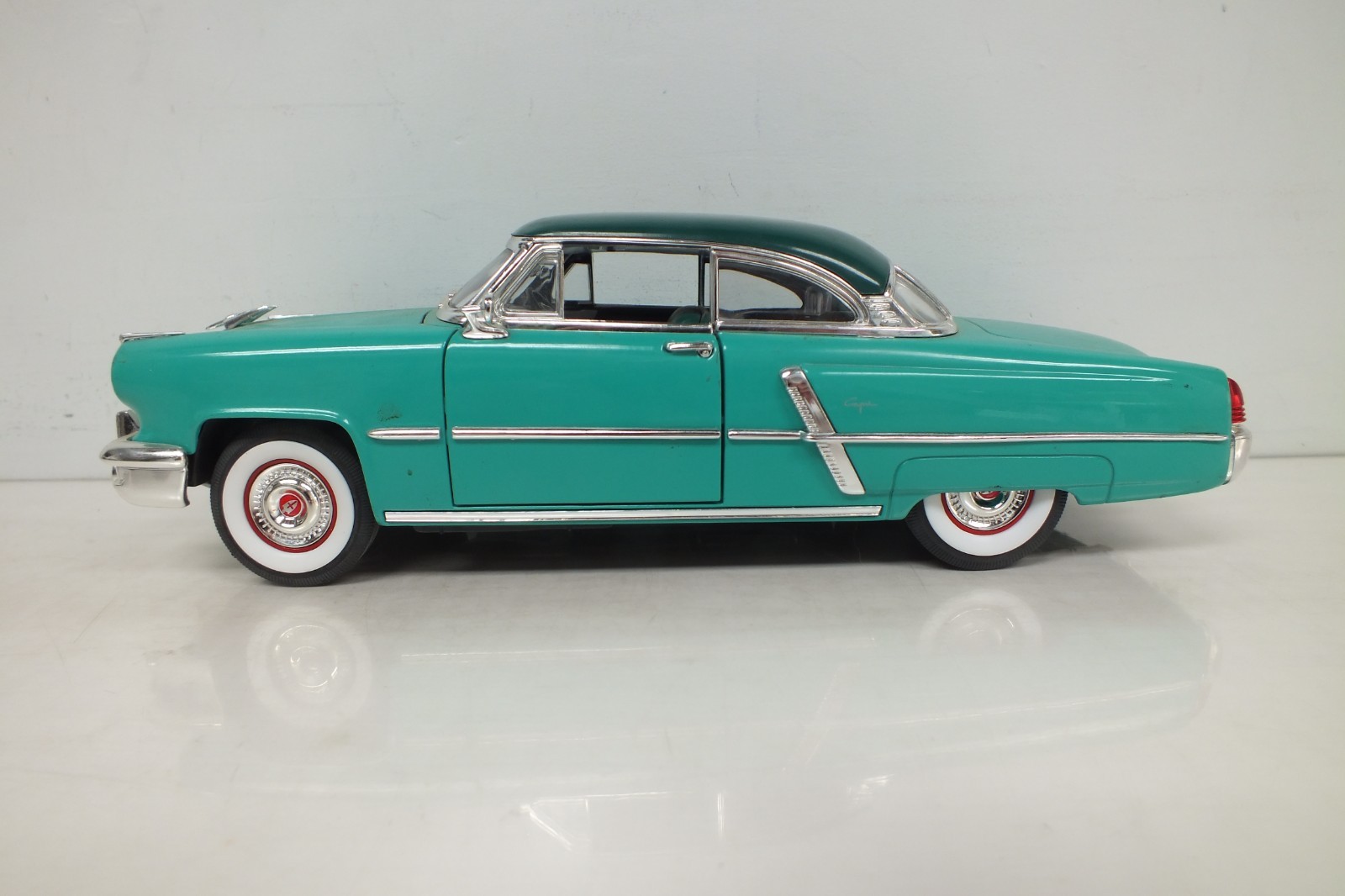 1952 Lincoln Capri Road Signature 1:18 Die Cast