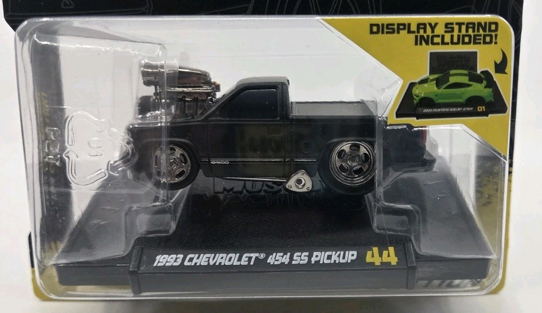 MUSCLE MACHINES 1993 CHEVROLET 454 SS PICKUP MATT BLACK 1:64 MODEL CAR 15584-3I