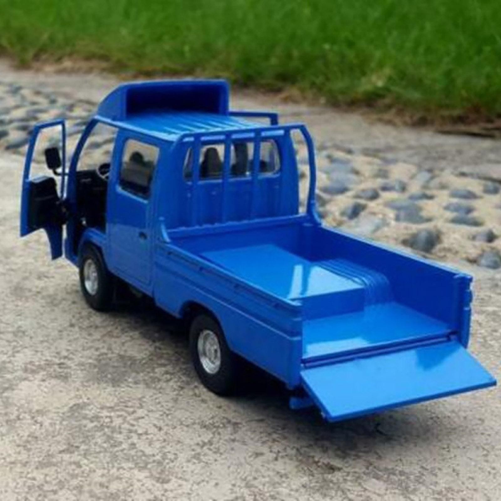 1/32 Blue Model Toy Car With Pull Back&Sound Light For ISUZU NHR Pickup Truck