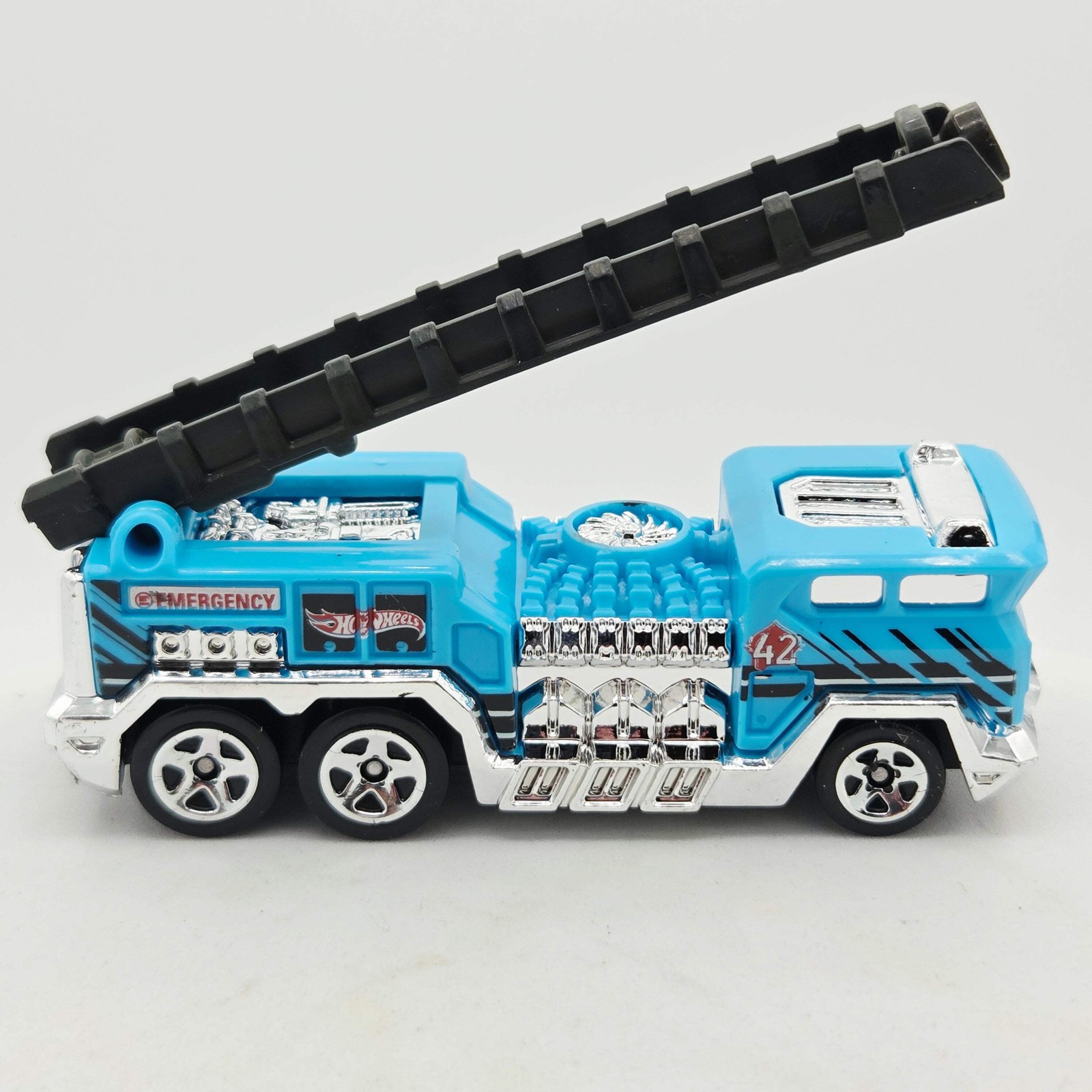 Hot Wheels 5 Alarm Fire Truck – Tandem Axel, Blue (2014 HW Basic – City Works Re