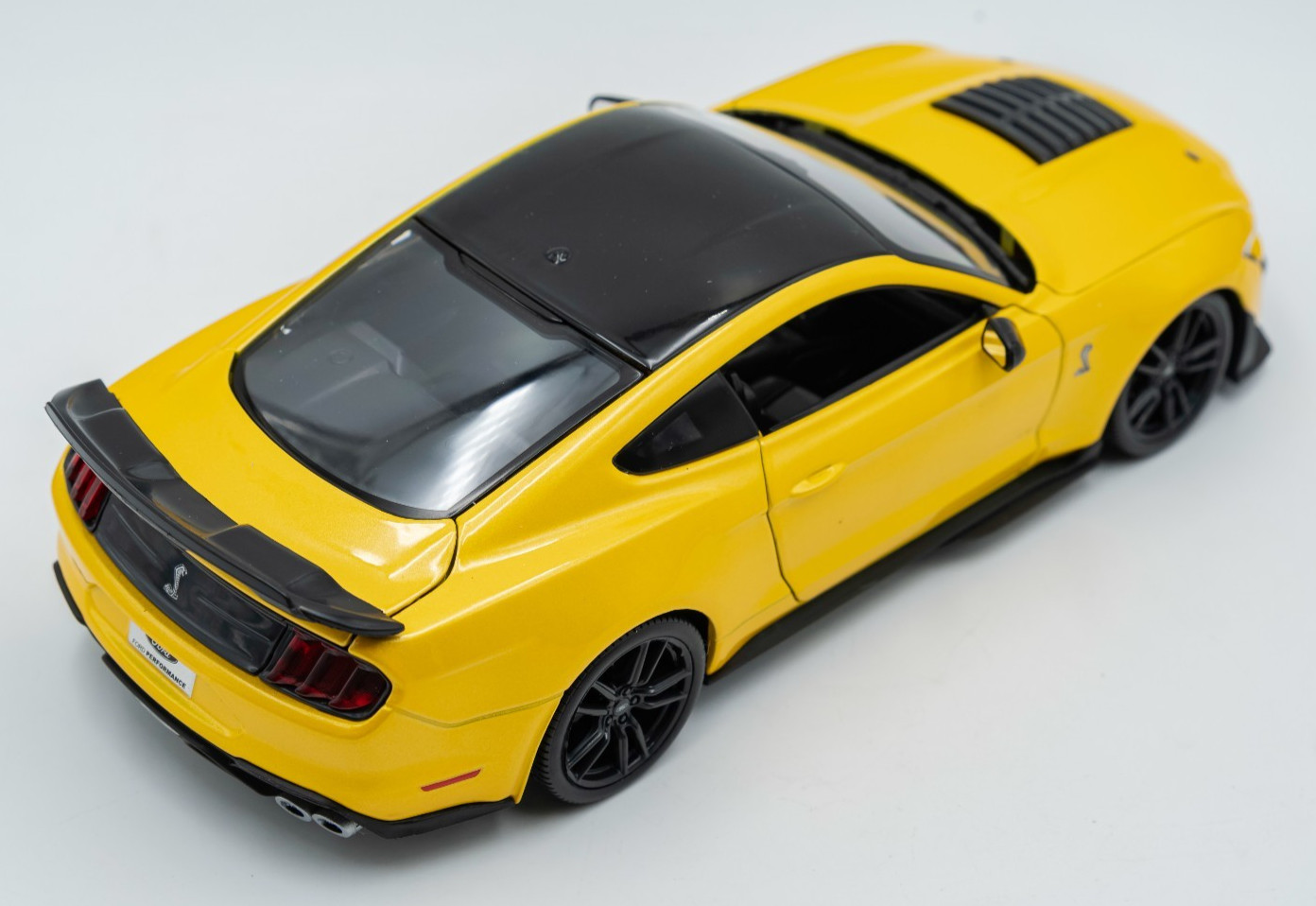 Maisto 1:18 Scale Special Edition – 2020 Mustang Shelby GT 500 Metallic Yellow