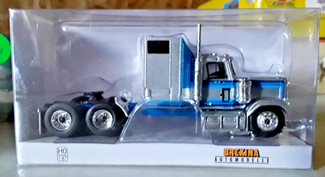 Brekina HO-1:87 Scale GMC GENERAL Tractor w/Sleeper (CC-201