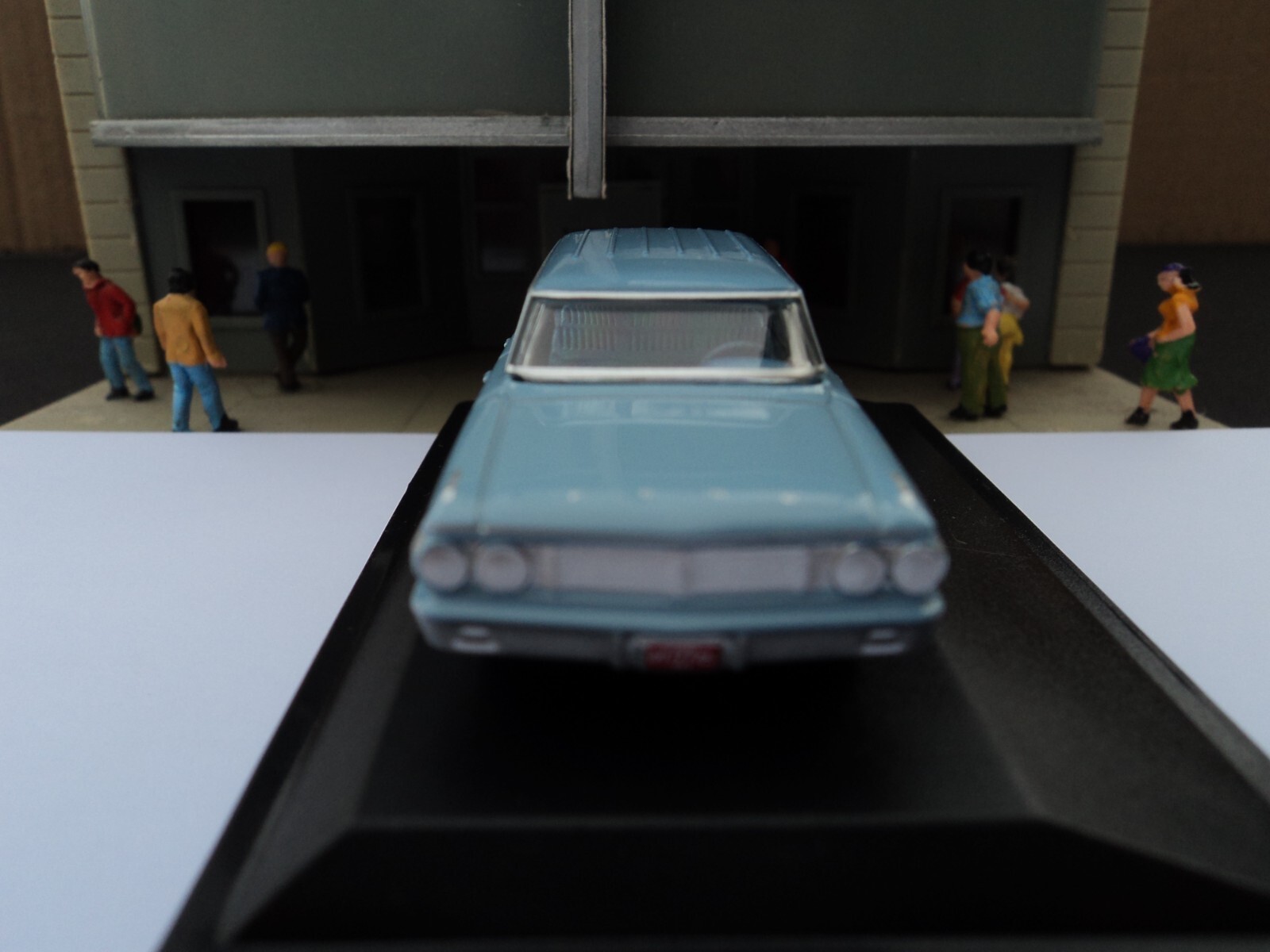 Oxford 1964 Ford Country Sedan Light Blue 1/87 HO diecast