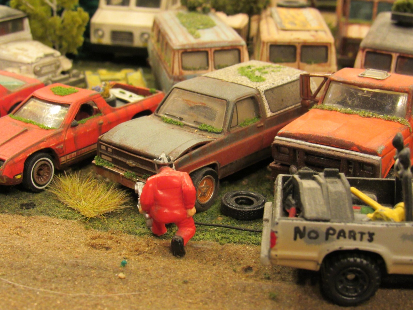CUSTOM BUILT WEATHERED RUSTY JUNK PARTS YARD 1980’s CHEVY K5 BLAZER 4X4 1:64/