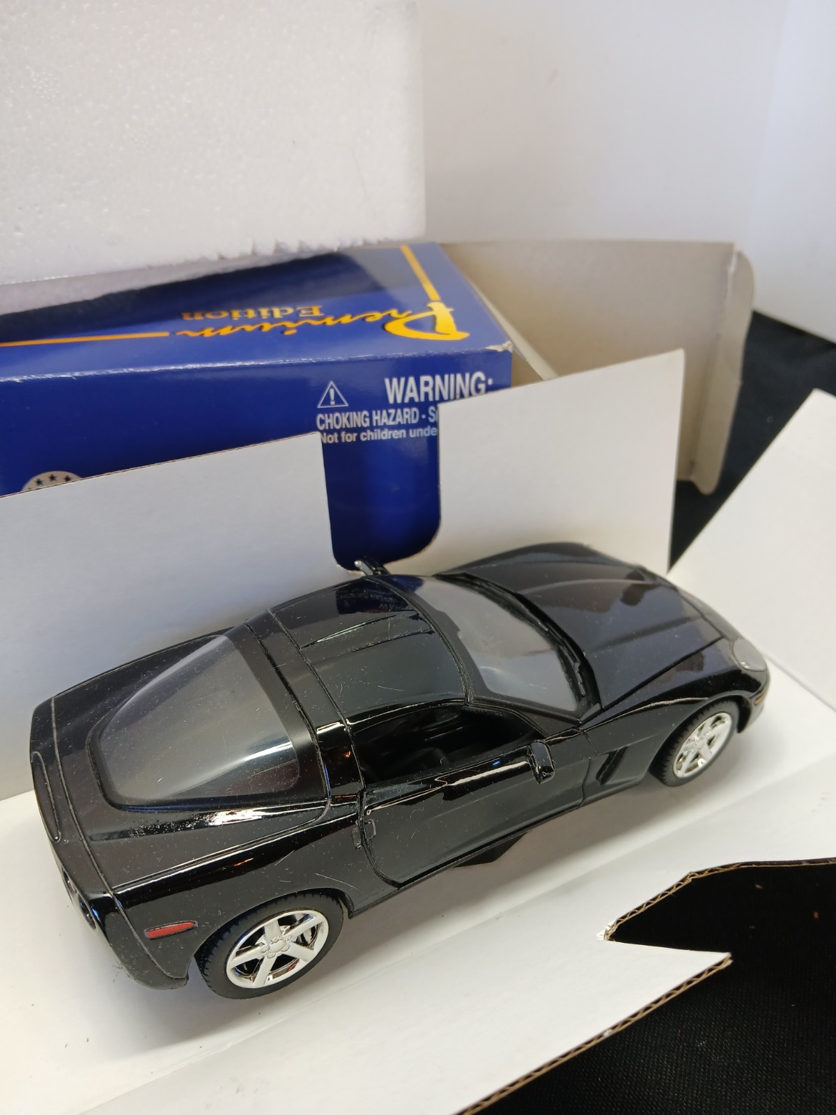 American Mint 1:24 Diecast – 2005 Chevrolet Corvette C6 in box