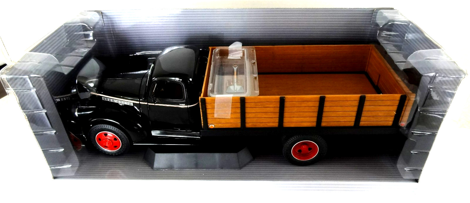 HIGHWAY 61 COLLECTABLES 1946 CHEVROLET GRAIN TRUCK 1/16 SCALE DIECAST #50190
