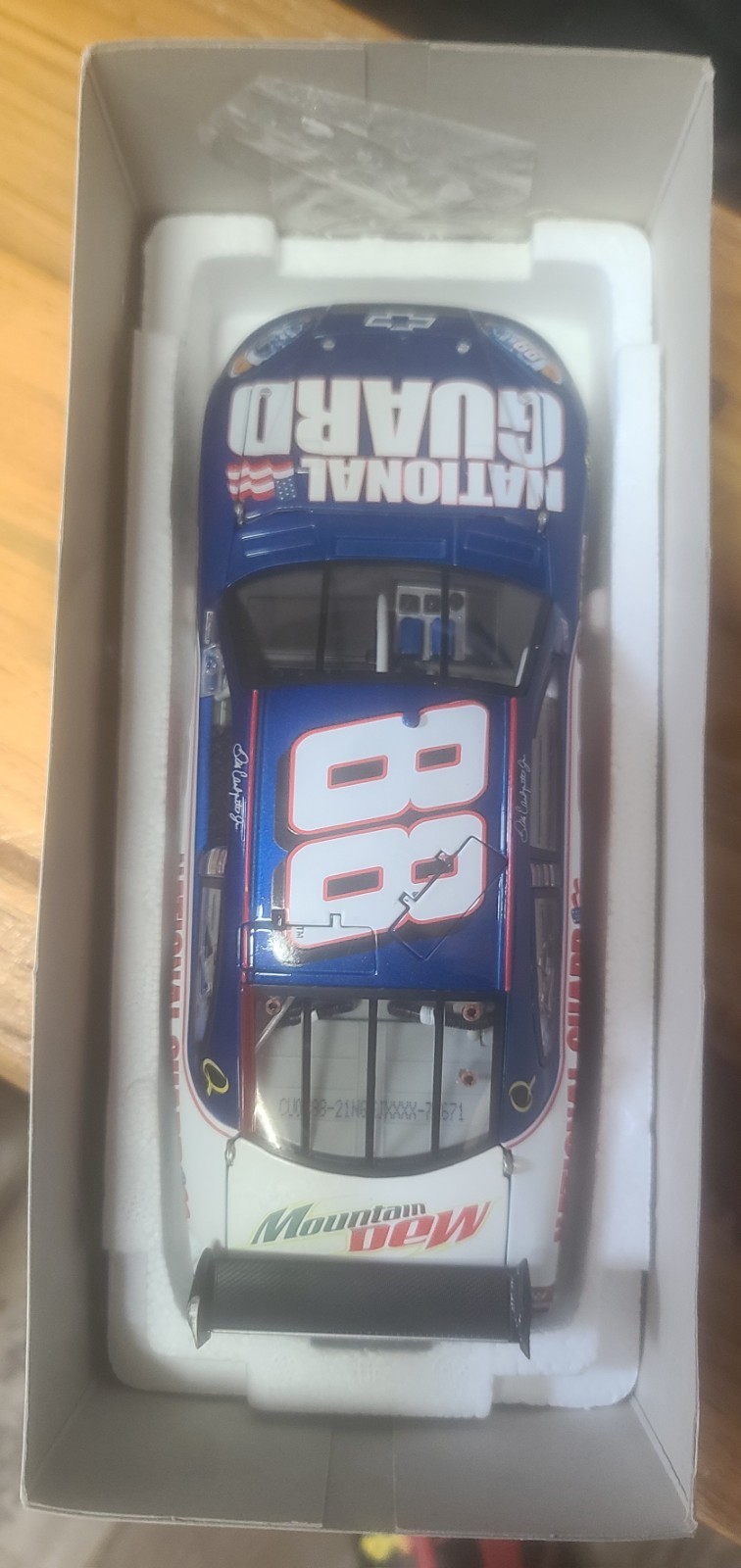 Action 1:24 NASCAR 2004 Dale Jr #88 National Guard Chevy Impala SS Diecast LE