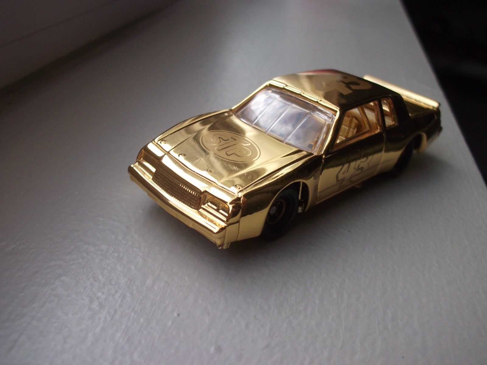 RICHARD PETTY VINTAGE 1981 BUICK REGAL RACING CHAMPIONS 1/64 24 KT. GOLD NASCAR