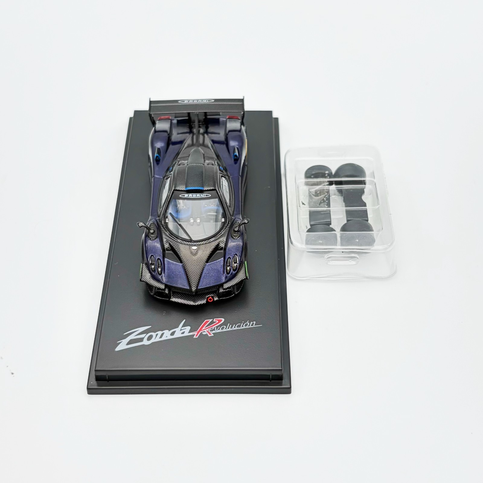 CM-Model 1:64 Pagani Zonda Revlucion – Metallic blue with Carbon Fiber