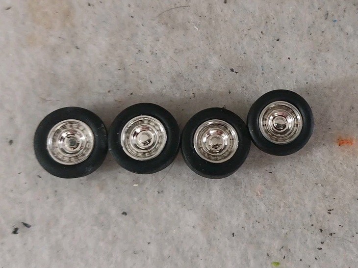 M2 Machines 1:64 Scale GMC/ Chevrolet Pickup Wheel And Tire Set With AXLES