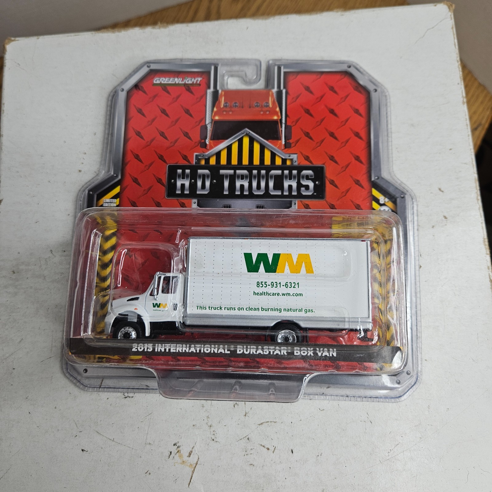 GREENLIGHT 2021 HD TRUCKS 2013 WM WASTE INTERNATIONAL DURASTAR BOX VAN 1/64 NEW