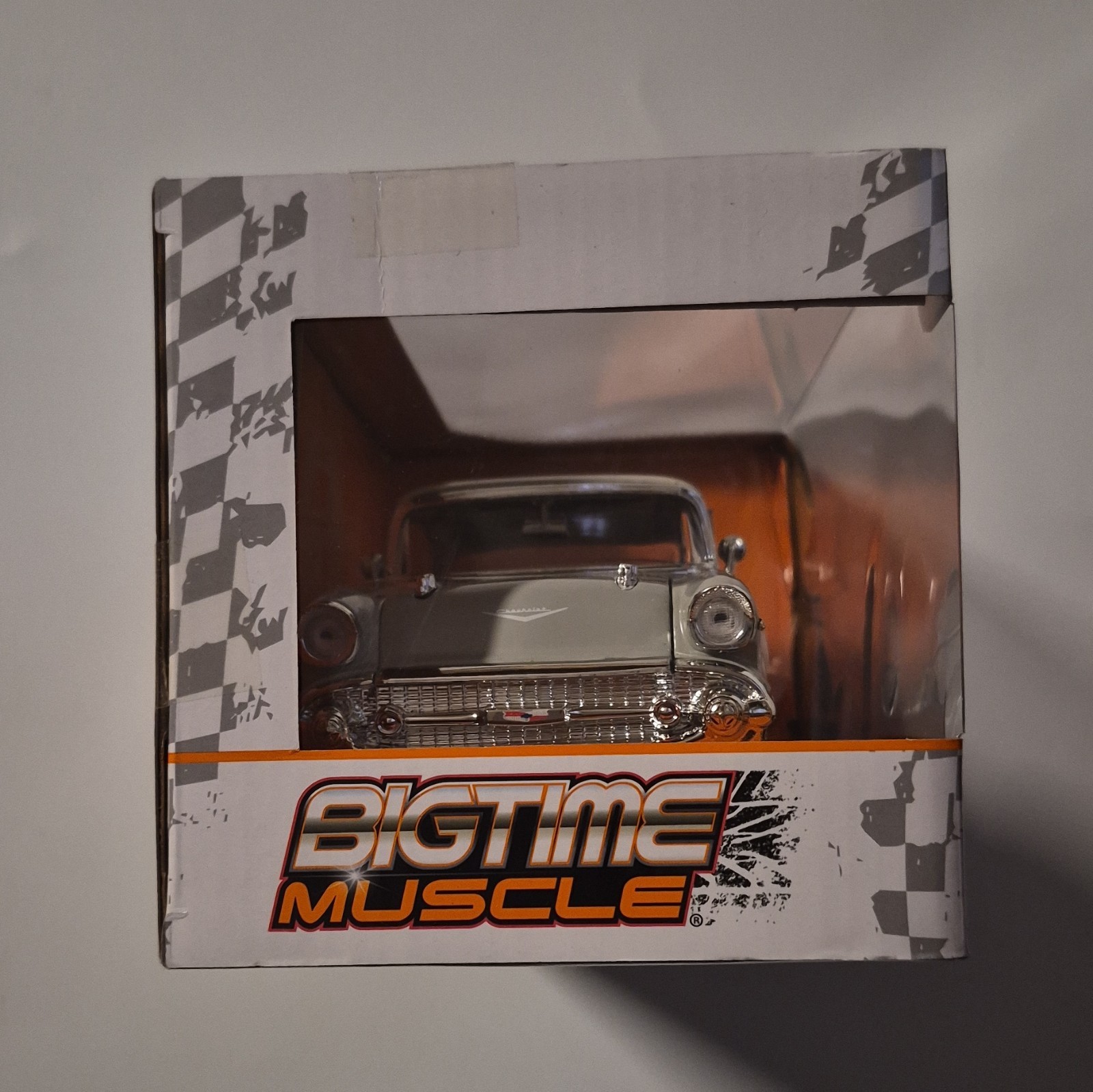 JADA BIGTIME MUSCLE 1957 Chevrolet Bel Air Hard Top 1:24 Diecast Car New