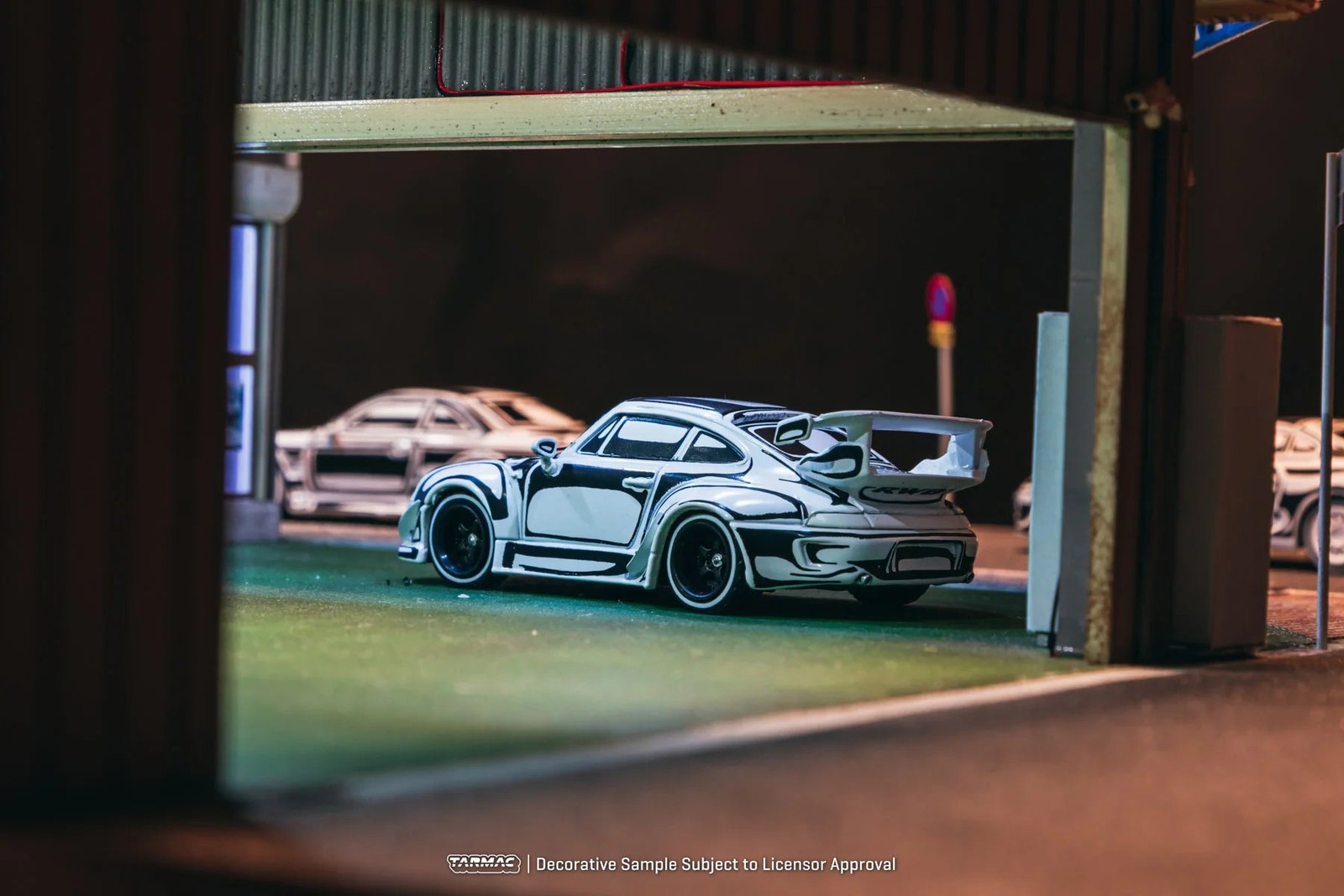 Tarmac Works Porsche RWB 993 – Designed by JOSHUA VIDES T64-TL017-JV