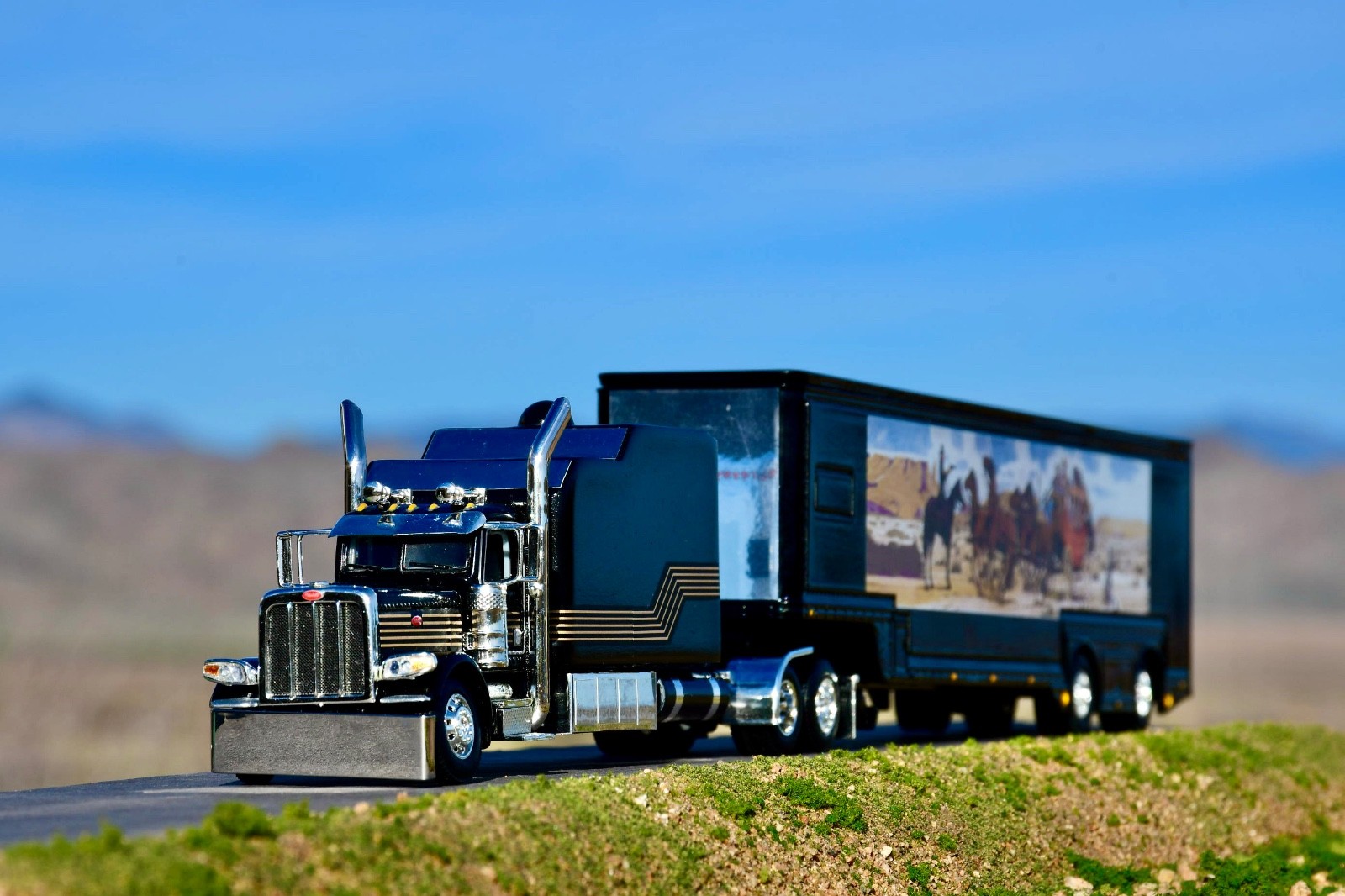 1/64 DCP Smokey and the Bandit Peterbilt 389 with standup custom built sleeper