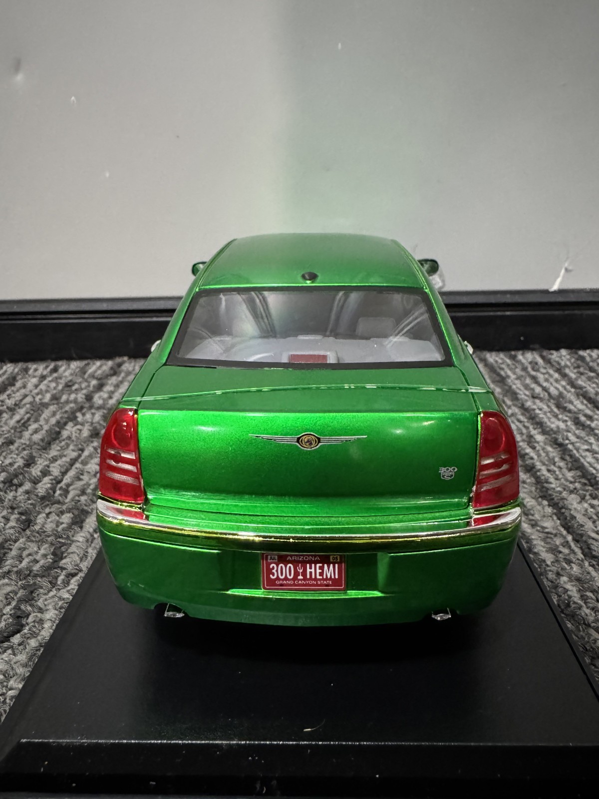 Maisto 1:18 Diecast Special Edition 2005 Chrysler HEMI 300C GREEN NEW IN BOX