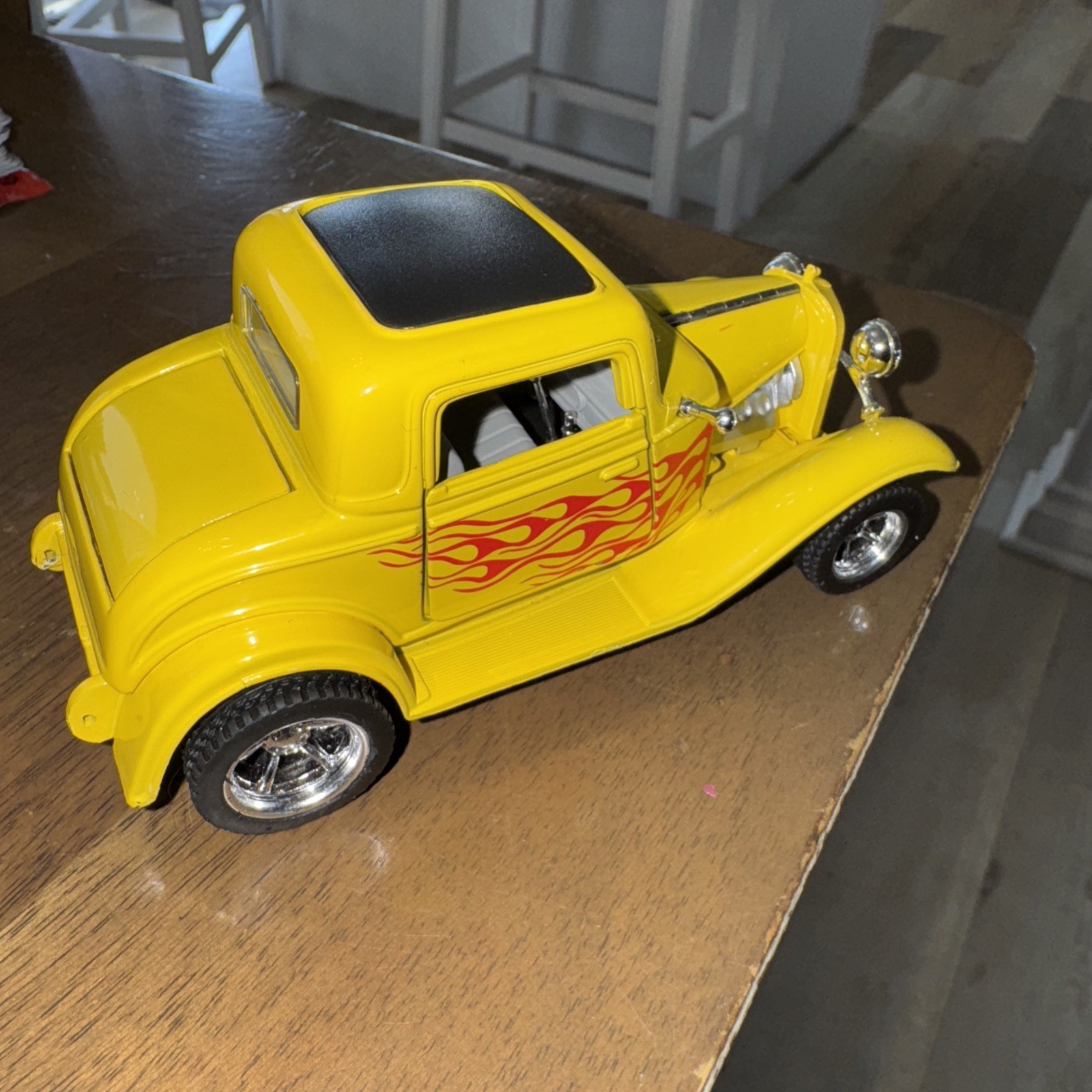 32 FORD COUPE CUSTOM W / REAL RIDERS CUSTOM CHROME YELLOW & CLEARCOATED 1:32%