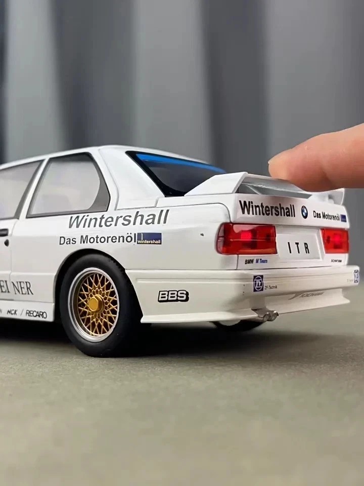 1:24 BMW M3 E30 Diecast Sports Car Model – Sound & Light Floral Edition Toy Gift