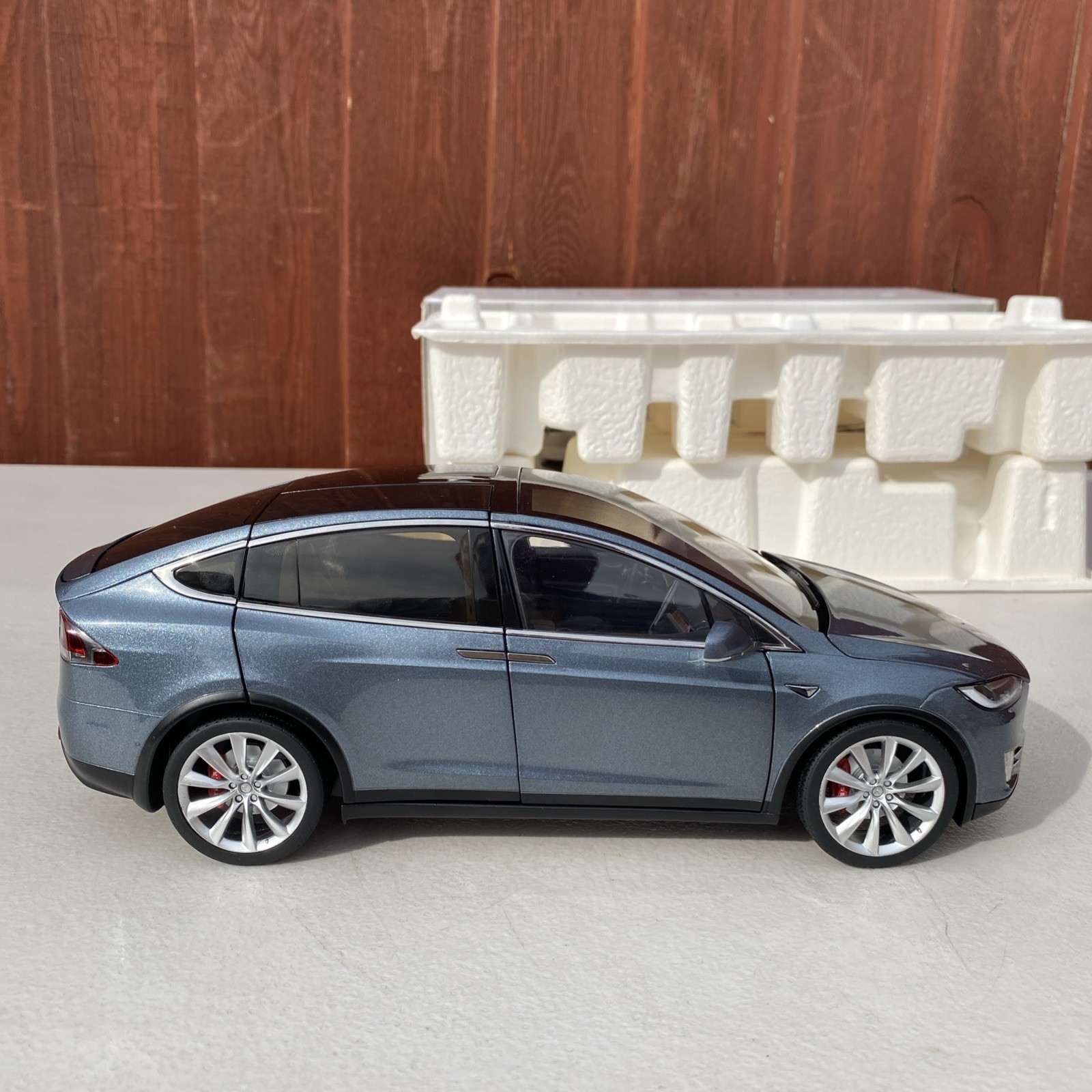 Tesla Model x P100D Metallic Grey 1/18 Scale Diecast Model – Dealer Edition New