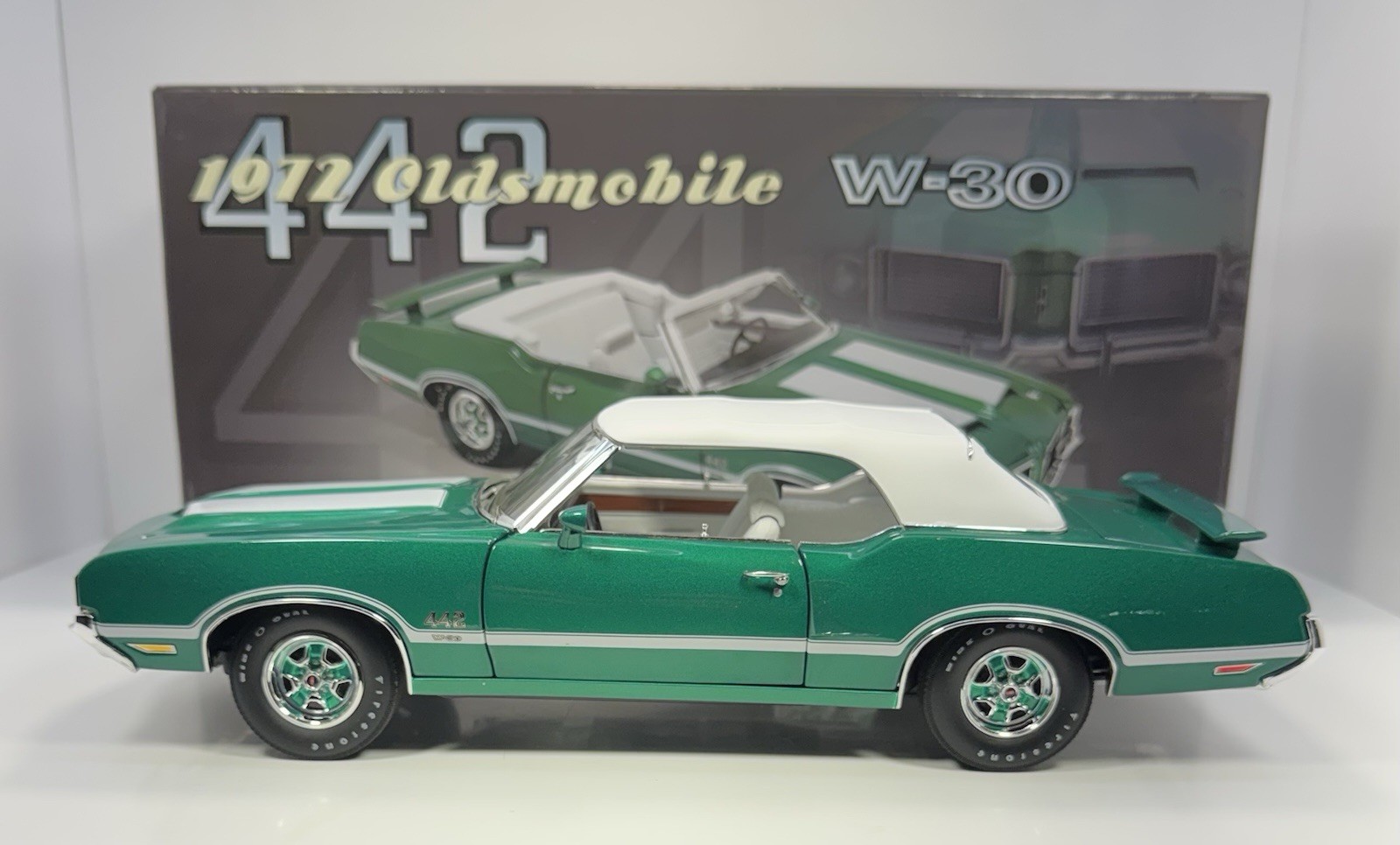 ACME 1/18 Scale 1972 OLDSMOBILE 442 W-30 “Incredible Color” 552 MADE