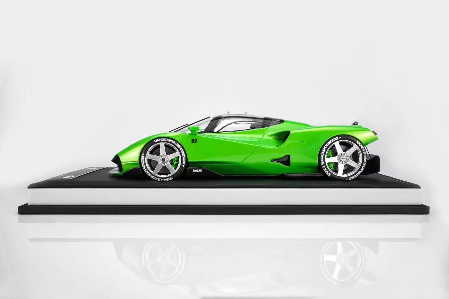 Motorhelix 1:18 Nilu 27 Hypercar Limited Edition Resin Car Model