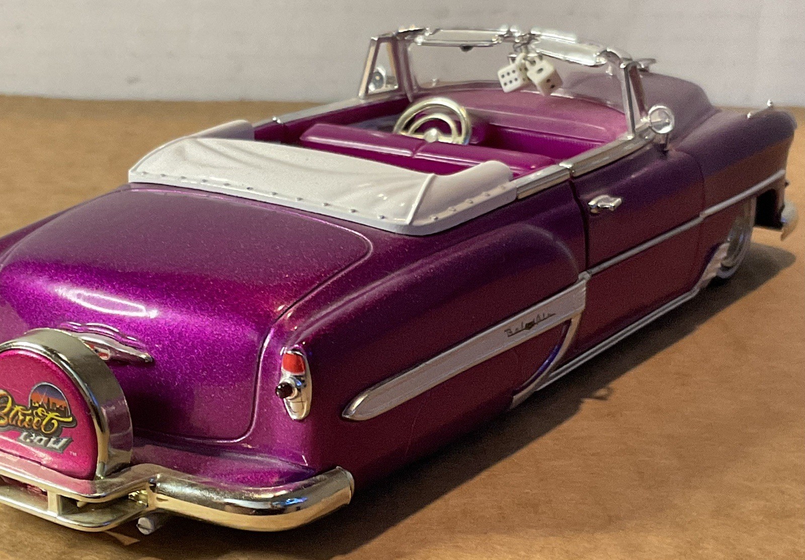Jada Street Low 1:24 LOWRIDER 1953 Metallic Purple Chevy Bel Air Conv. Die cast