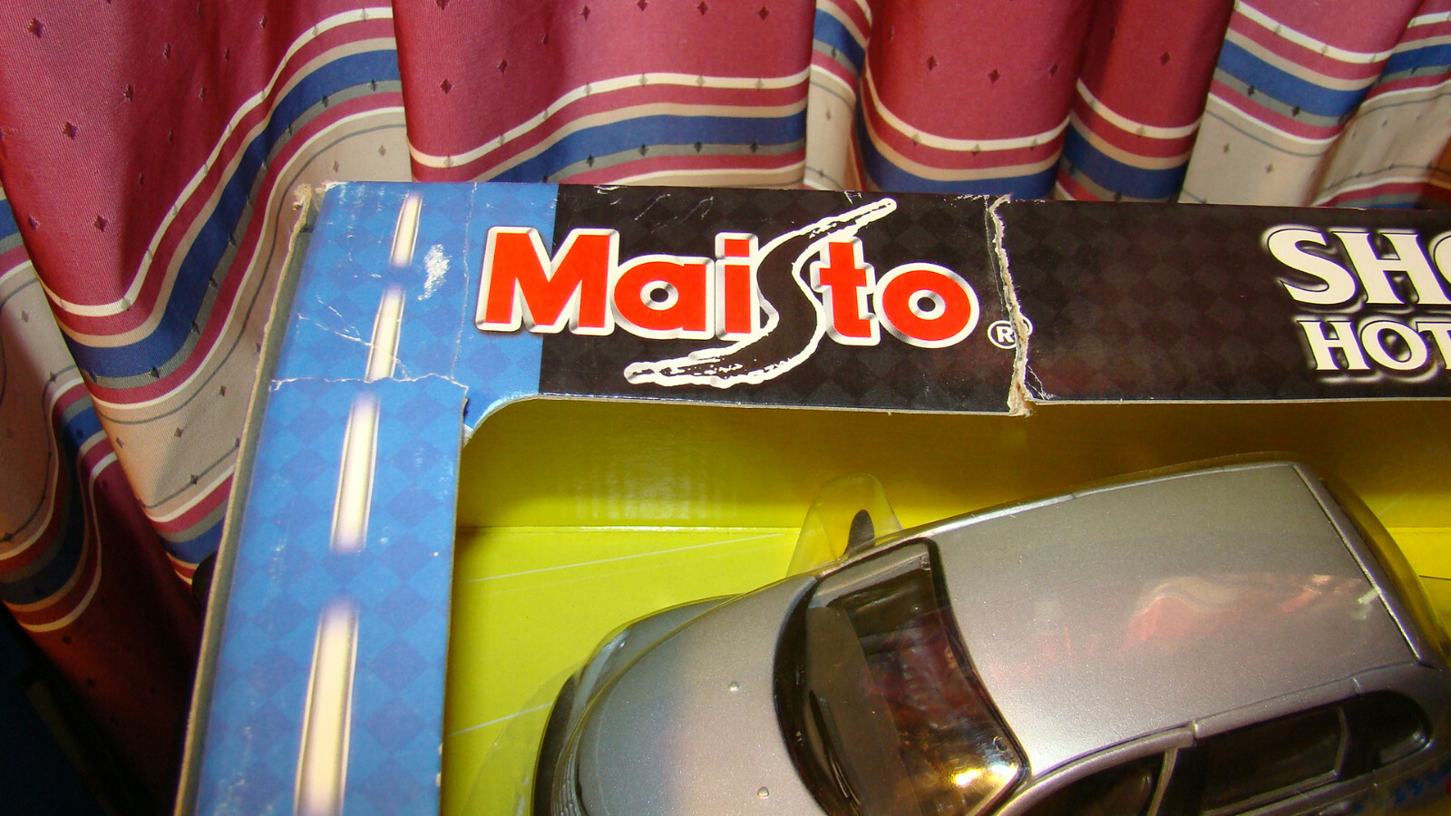 Maisto – 1:24 Show Stoppers Hot Haulers & Cool Cars Series – 5 – Plymouth 2001