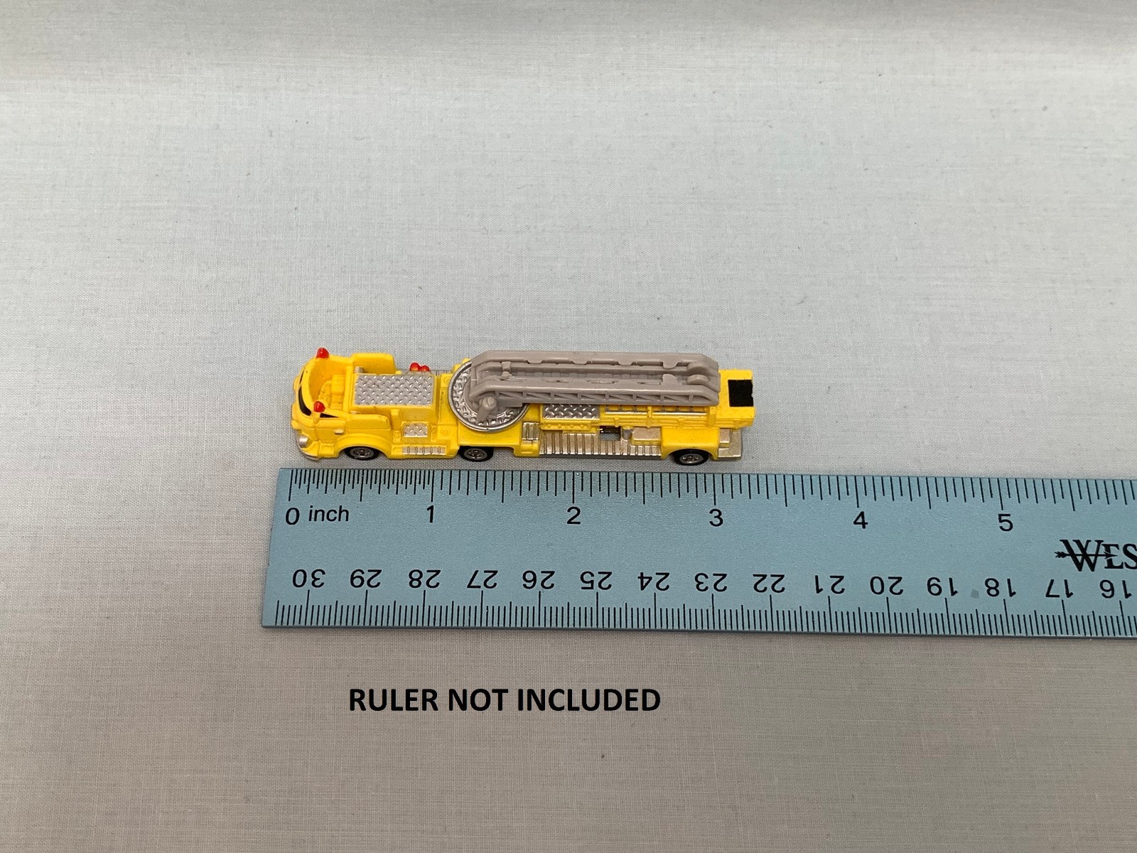 MICRO MACHINES SIZE N SCALE ARIAL FIRE LADDER TRUCK 1997 HOT WHEELS PLANET