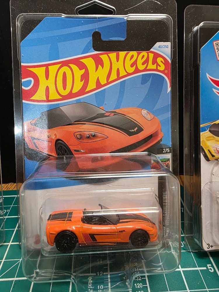 LOT OF 6 HOT WHEELS IN PROTECTORS NO DOUBLES, SEE DESCRIPTION FOR DETAILS (PR)
