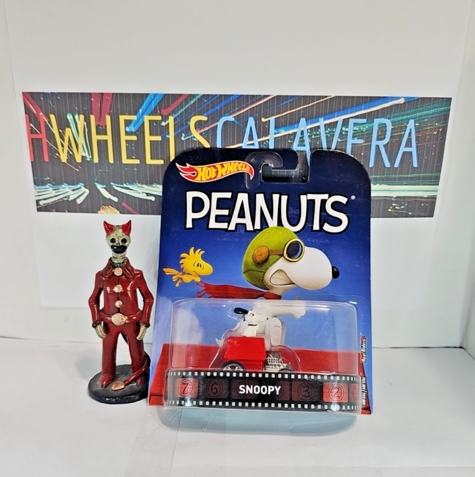 Hot Wheels PEANUTS Snoopy Retro Entertainment