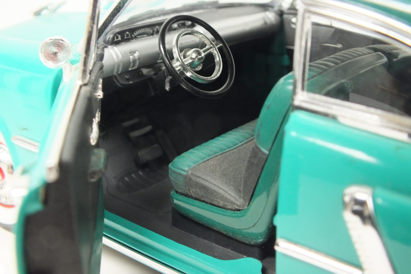 1952 Lincoln Capri Road Signature 1:18 Die Cast