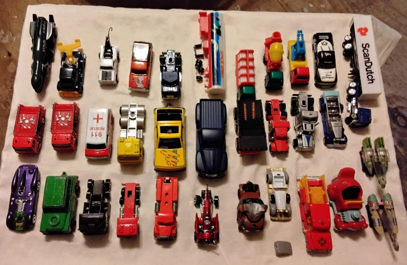 used car lot die cast metal and plastic mix 90s 33pc