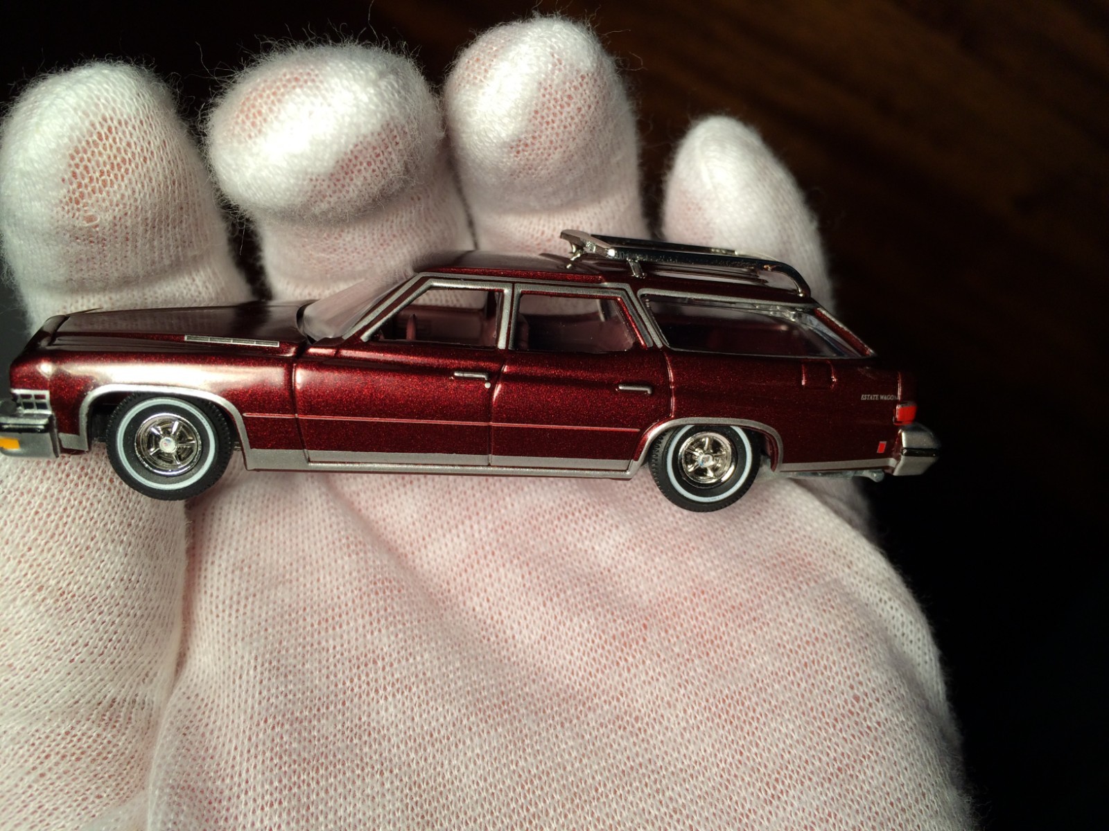 Auto World AW GM 1974 Buick Estate Station Wagon 1:64 1/64 Burgundy Model Car