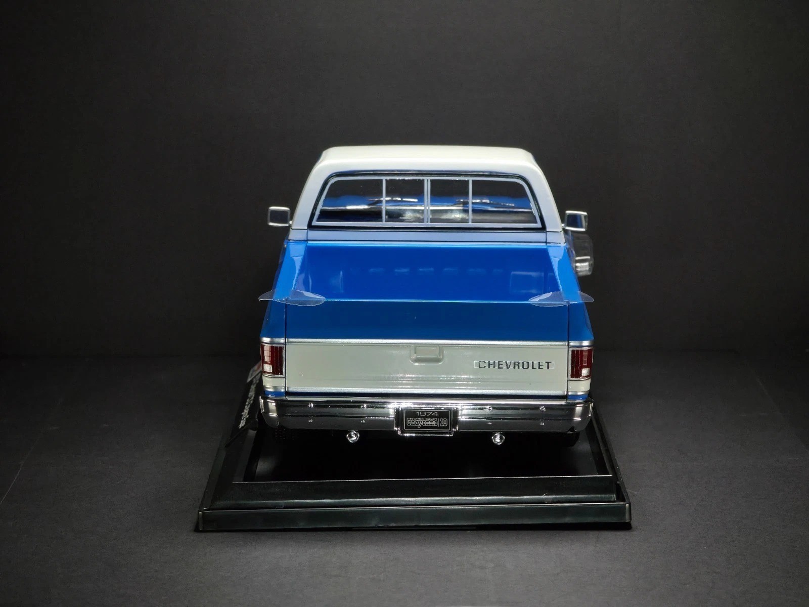 1974 Chevrolet C10 Cheyenne Super 1:18 Maisto Exclusive Style Special Edition