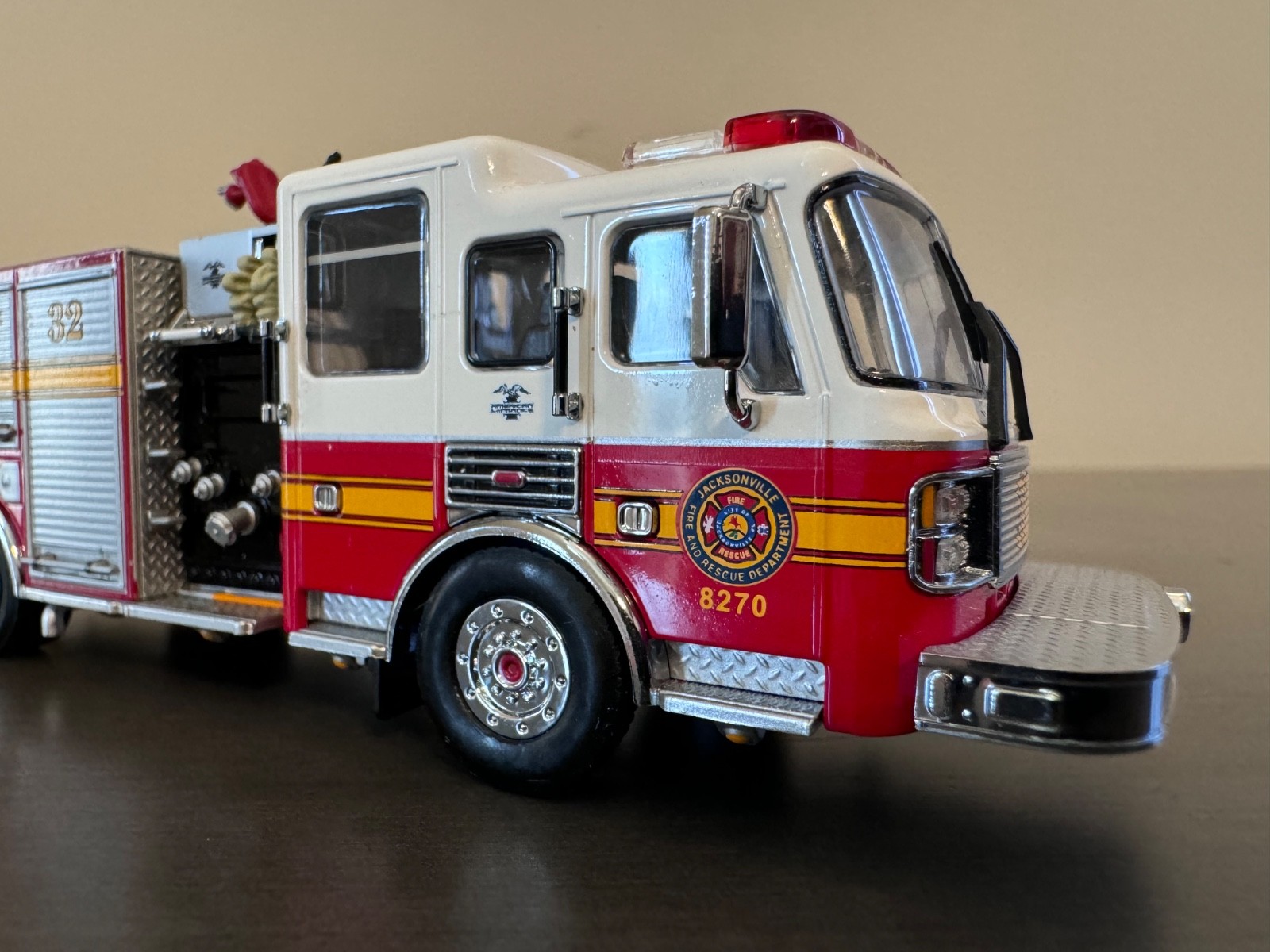 1/64 Code 3- American La France- ALF- Jacksonville FD- Engine 32
