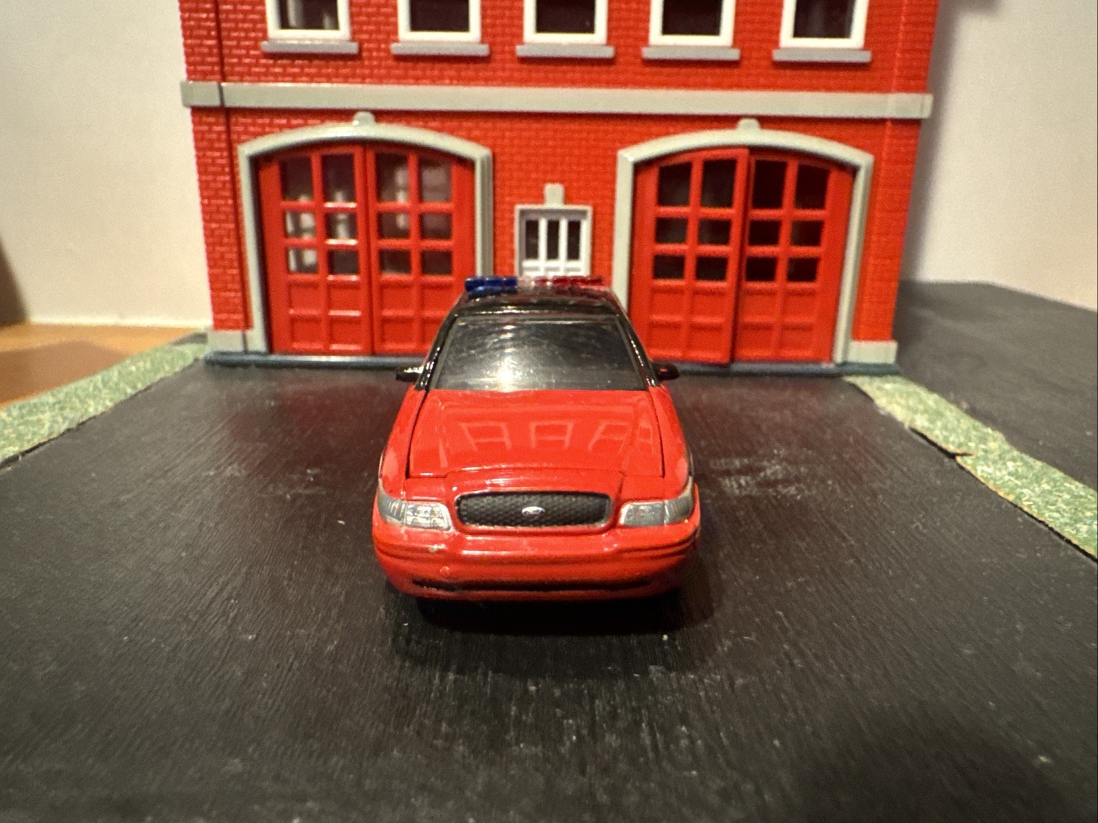 Greenlight Hot Pursuit Chicago Fire Dept Ford Crown Victoria Police 1:64 Diecast