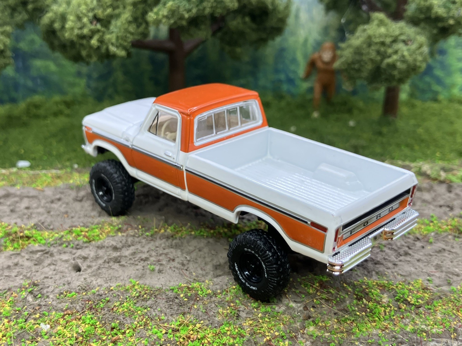 1977 Ford F-150 Ranger Explorer Lifted 4×4 Truck 1/64 Diecast Custom Greenlight