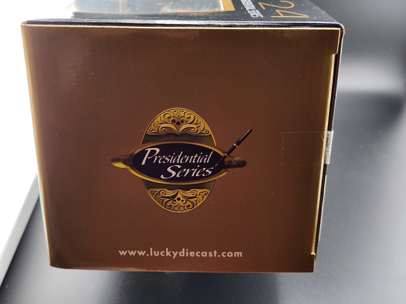 Road Signature Presidential Series 1961 Lincoln X-100 Kennedy Car 1:24 Scale NIB