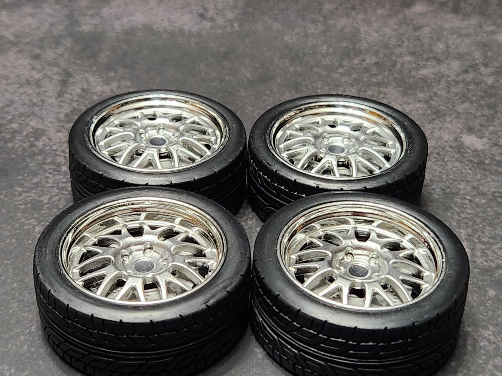 1/18 ACME Street Fighter 18″ Wheel & Tire Set-A1805222W