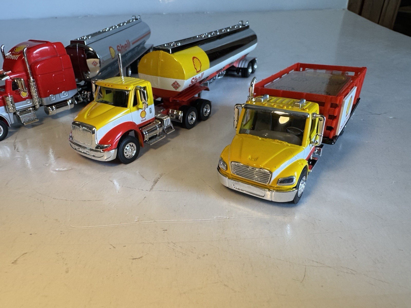 Speccast 1:64 Diecast Shell Peterbilt Tanker Trailer & Freightliner Rack Truck