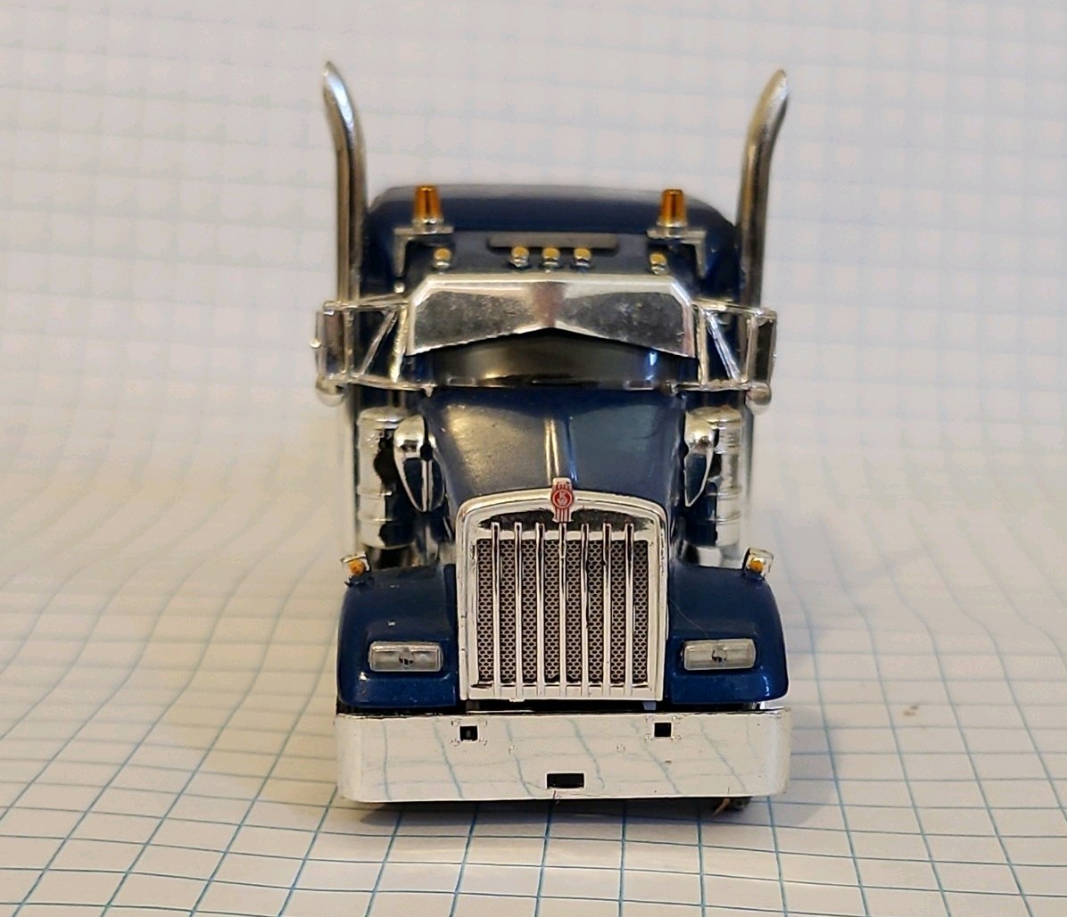 DCP 1:64 Floyd Gibbons Tri-axle Husky Spreader Kenworth Lowboy Tractor Trailer